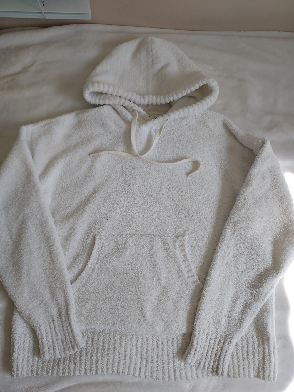 UGG Cozy Plush White Hooded Pullover Outdoor Winter Cool Weather